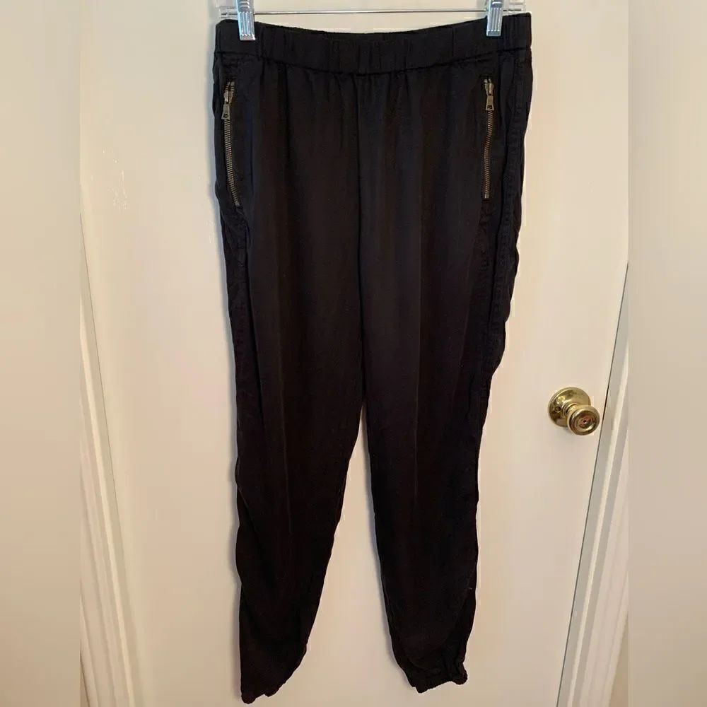 Young fabulous & broke GUC black joggers with gold zippers Size medium